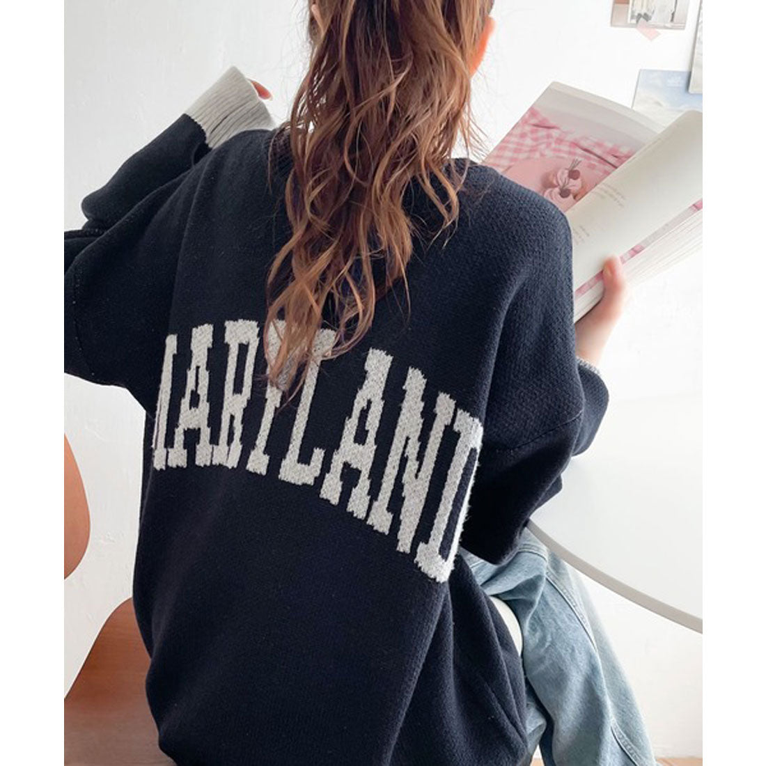 Classical Elf Classical Elf 《JaVa Collaboration》 A staple of adult casual wear. 2-way MIX yarn bi-color logo knit pullover.