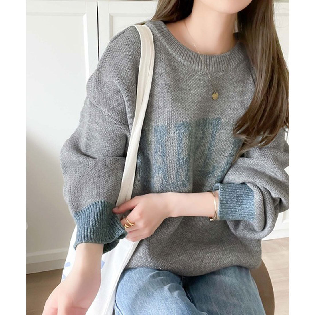 Classical Elf Classical Elf 《JaVa Collaboration》 A staple of adult casual wear. 2-way MIX yarn bi-color logo knit pullover.