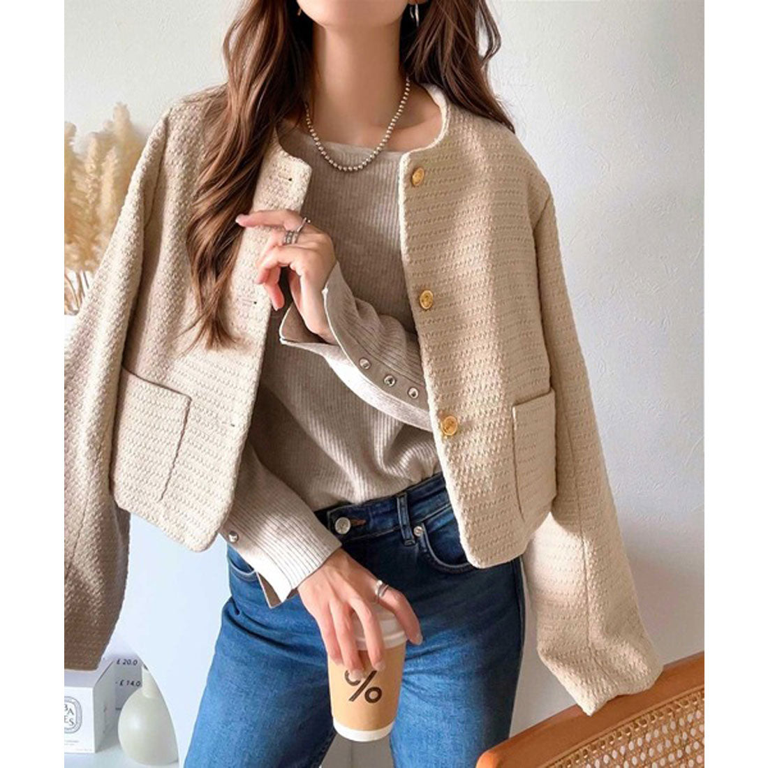 Classical Elf Elegant collarbone display. Button-sleeve crew neck ribbed knit.