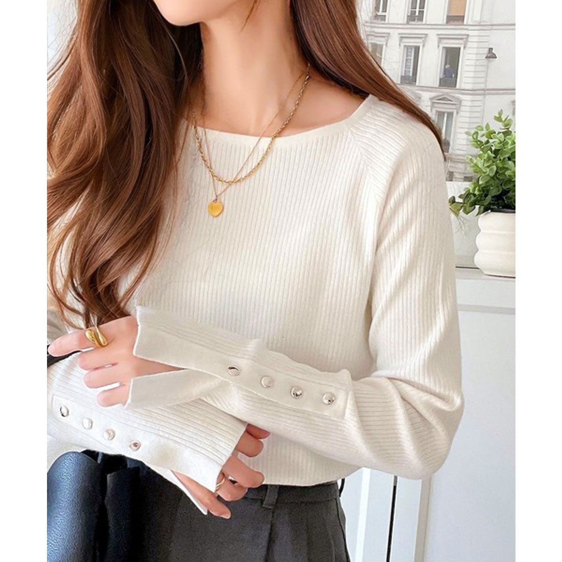 Classical Elf Elegant collarbone display. Button-sleeve crew neck ribbed knit.