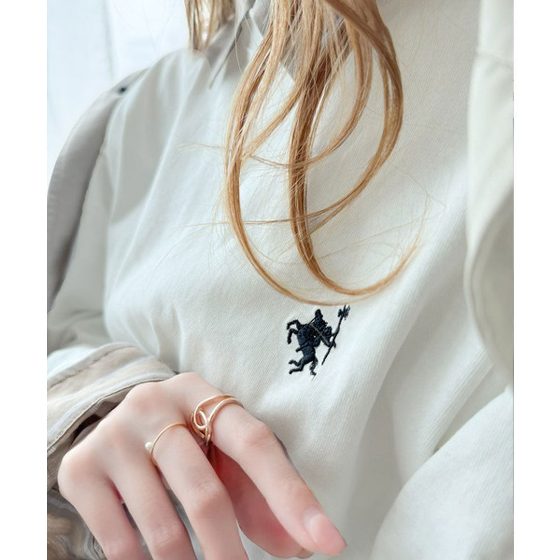 クラシカルエルフ Classical Elf 大人カジュアルスタイルに。綿100％着心地抜群の胸刺繍クルーネック長袖Tシャツ
