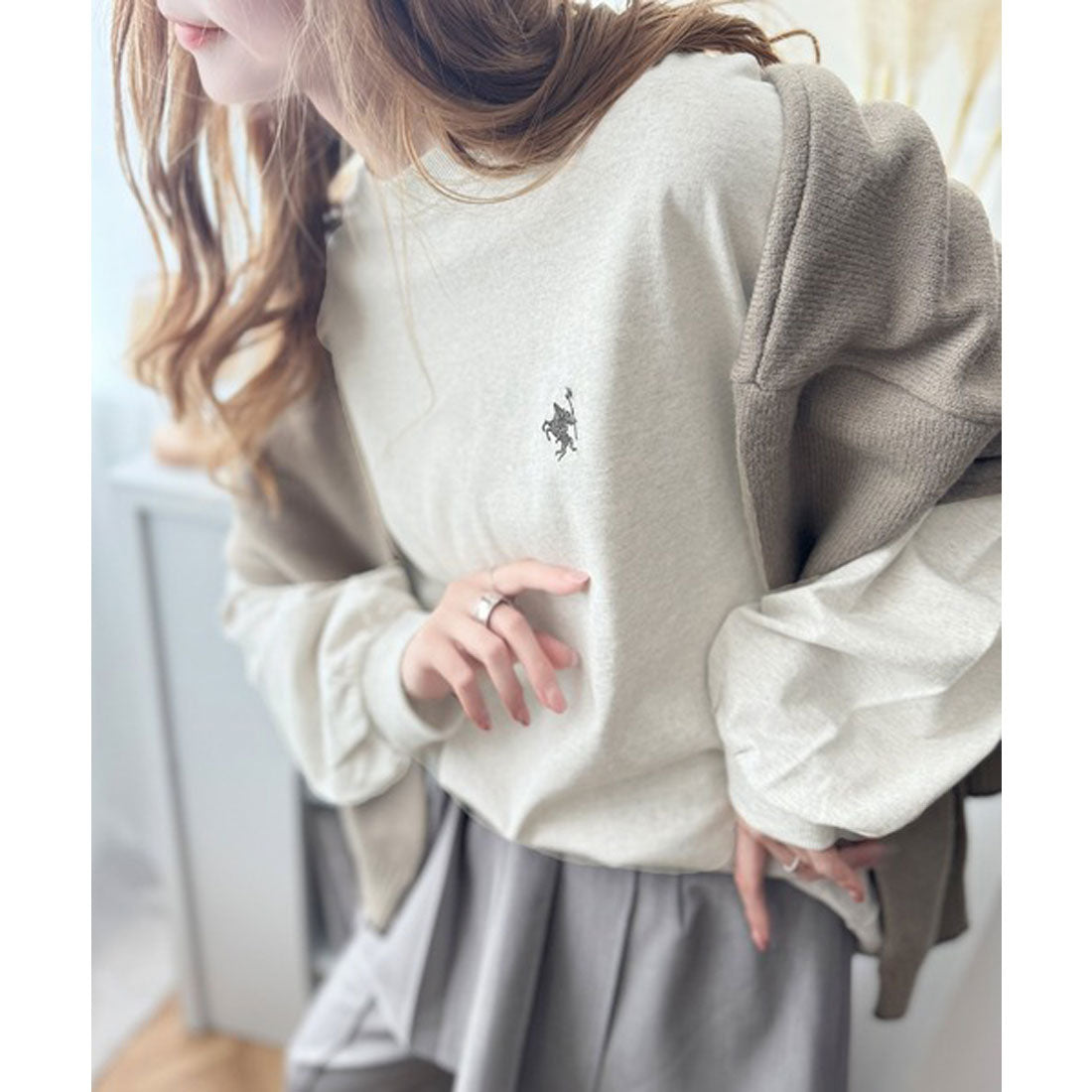 Classical Elf. For an adult casual style. 100% cotton, exceptionally comfortable crew neck long sleeve T-shirt with chest embroidery.