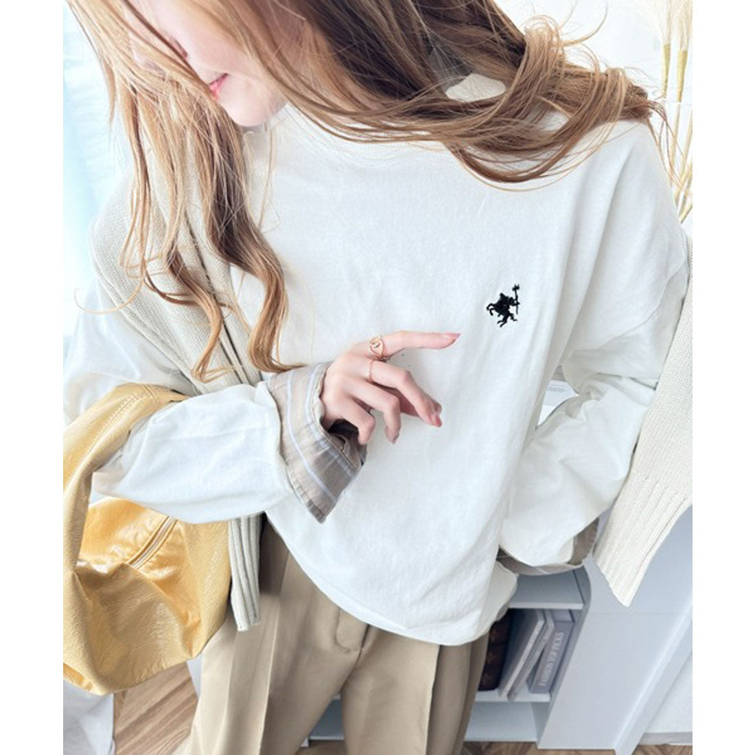 Classical Elf. For an adult casual style. 100% cotton, exceptionally comfortable crew neck long sleeve T-shirt with chest embroidery.