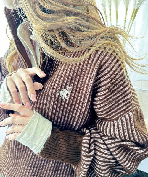 クラシカルエルフ Classical Elf お洒落な配色でワンランク上の秋冬コーデ。胸刺繍バイカラーリブニットハーフジッププルオーバー