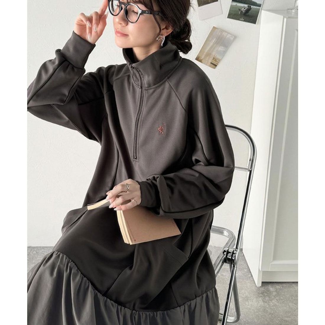 Classical Elf Classical Elf 運動MIIX! 胸前刺繡異材質拼接半拉鍊邊條運動連衣裙