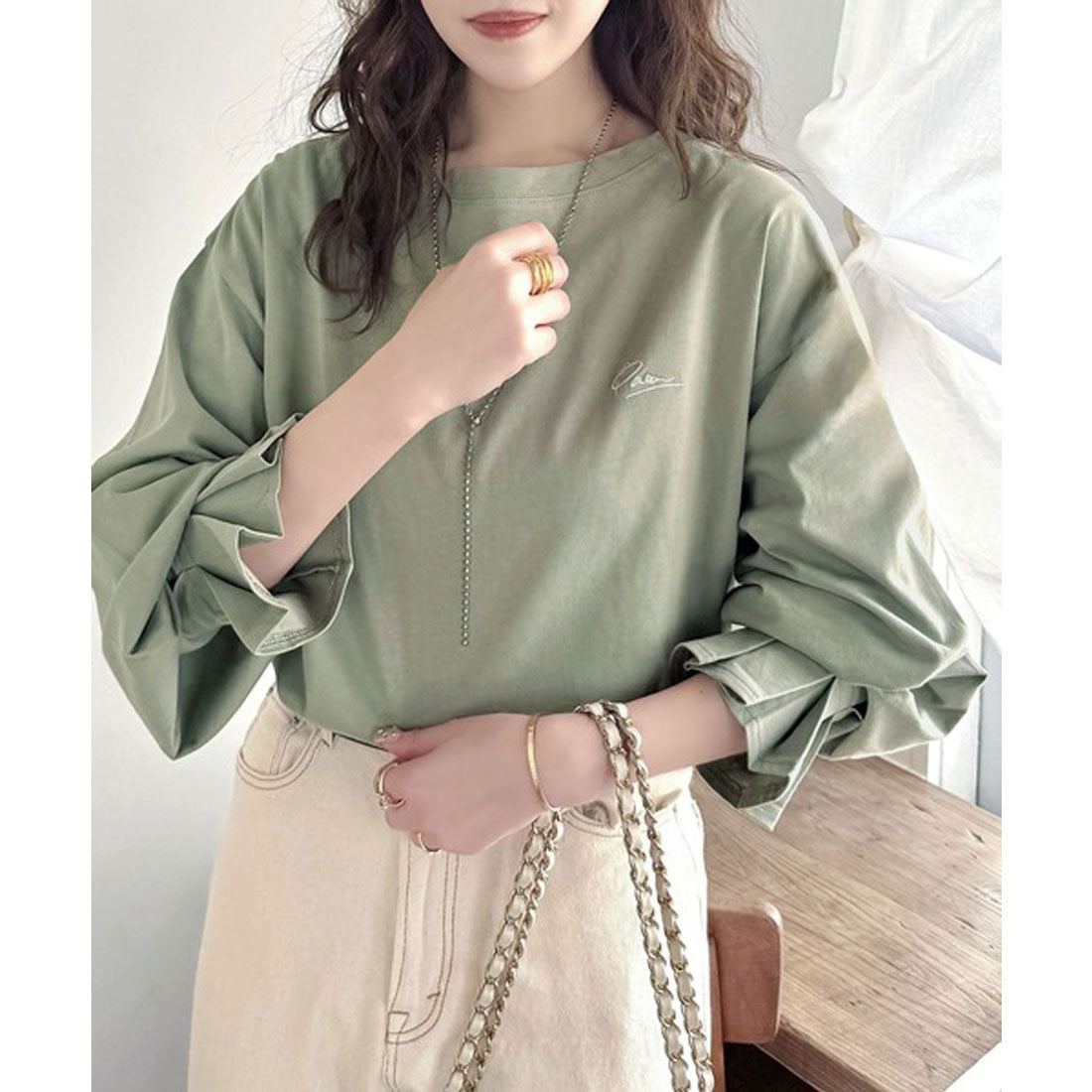 クラシカルエルフ Classical Elf 愛らしさを纏った。綿100％英字胸刺繍キャンディースリーブシルケットカットソー(長袖) （グリーン） グリーン