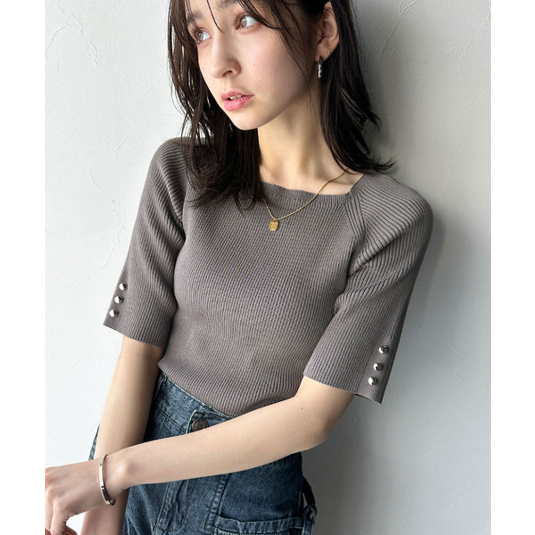 クラシカルエルフ Classical Elf 着心地抜群で夏も快適に！スクエアネック袖ボタンハーフスリーブリブニット （チャコール） チャコール
