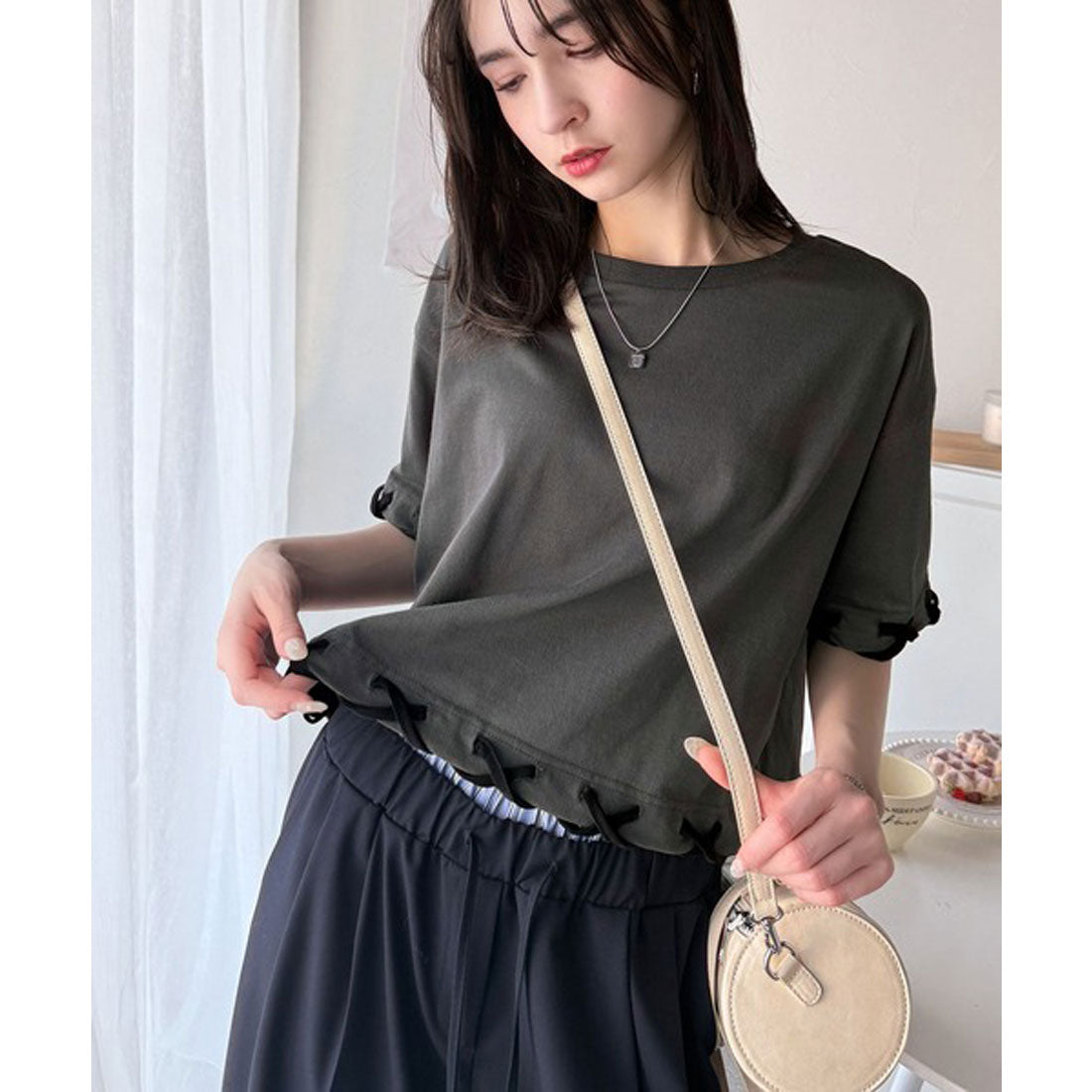 クラシカルエルフ Classical Elf 華やかさとこなれ感を両立！レースアップデザインクロップドTシャツ(半袖) （チャコール×ブラック） チャコール×ブラック