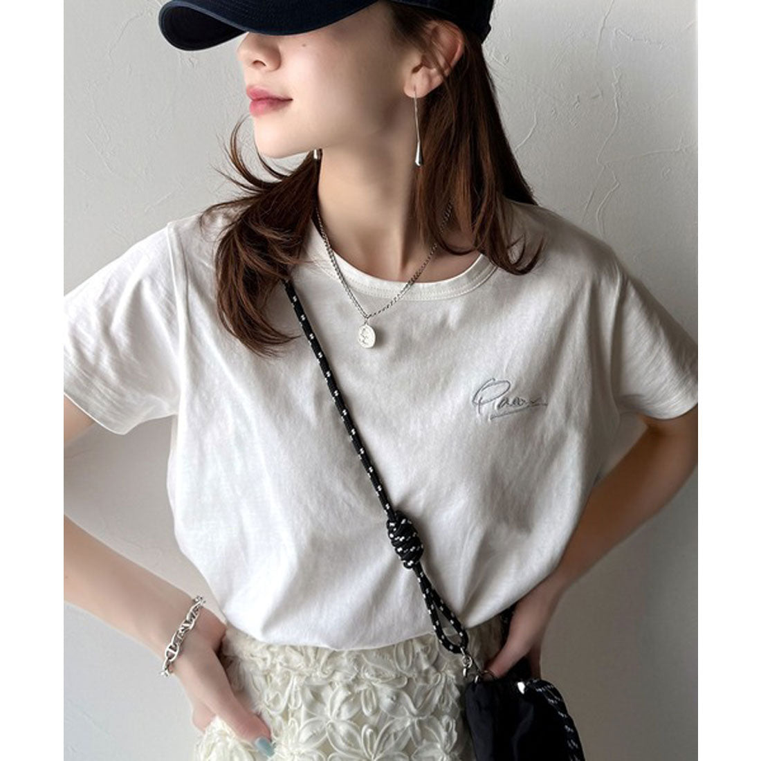 クラシカルエルフ Classical Elf こなれ感たっぷり。オーガニックコットン100％胸元PAEAN刺繍Tシャツ(半袖) （オフホワイト） オフホワイト
