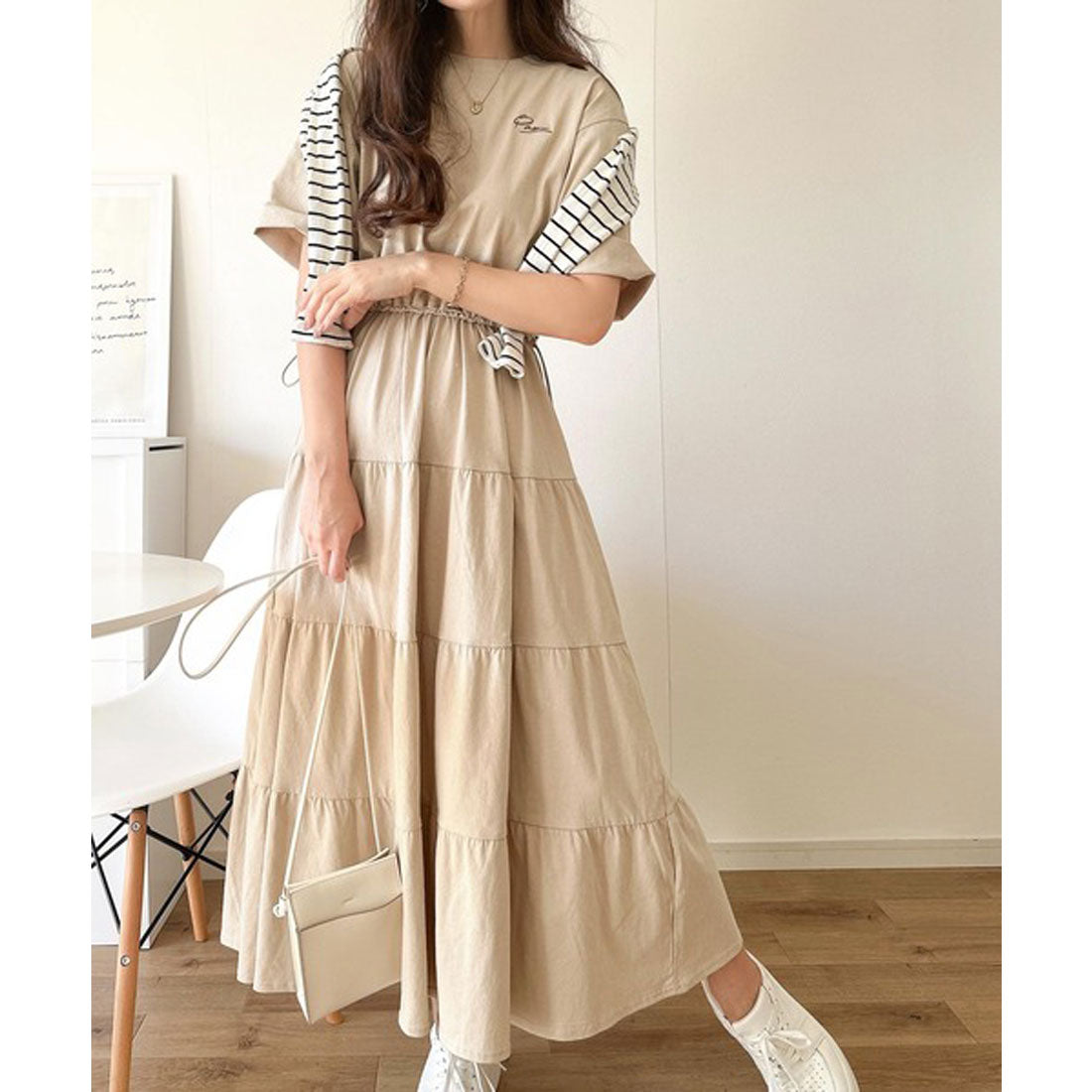 クラシカルエルフ Classical Elf 女性らしさを引き立てるデザインが魅力。綿100%胸刺繍ドロストティアードワンピース （ベージュ） ベージュ