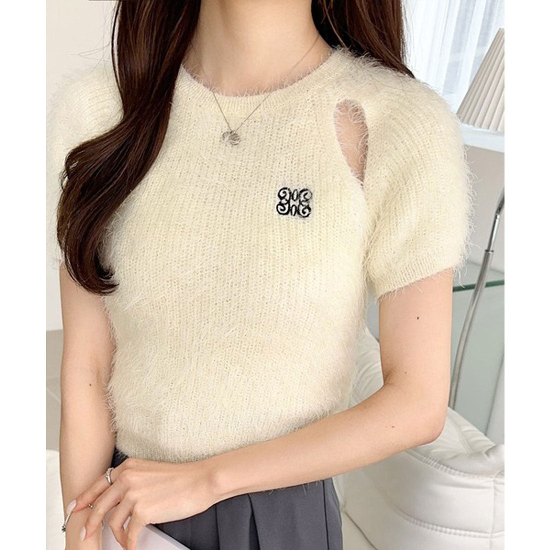 クラシカルエルフ Classical Elf 【mily bilet】ふんわり大人ガーリーな雰囲気。胸刺繍肩スリット半袖シャギーニットプルオーバー （アイボリー） アイボリー