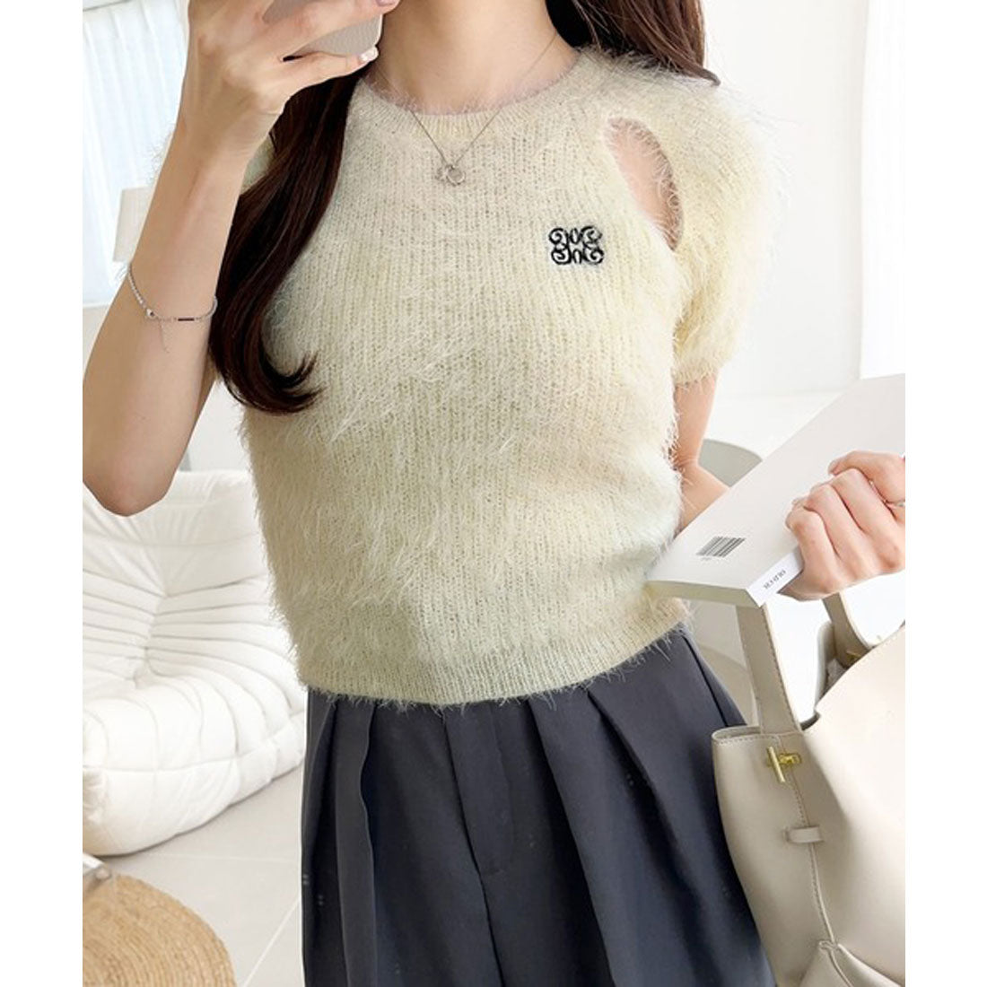 クラシカルエルフ Classical Elf 【mily bilet】ふんわり大人ガーリーな雰囲気。胸刺繍肩スリット半袖シャギーニットプルオーバー （アイボリー） アイボリー