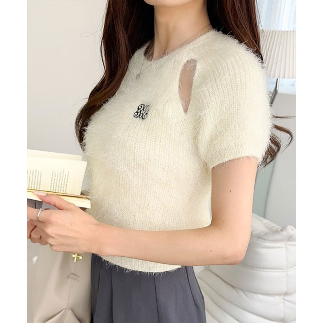 クラシカルエルフ Classical Elf 【mily bilet】ふんわり大人ガーリーな雰囲気。胸刺繍肩スリット半袖シャギーニットプルオーバー （アイボリー） アイボリー