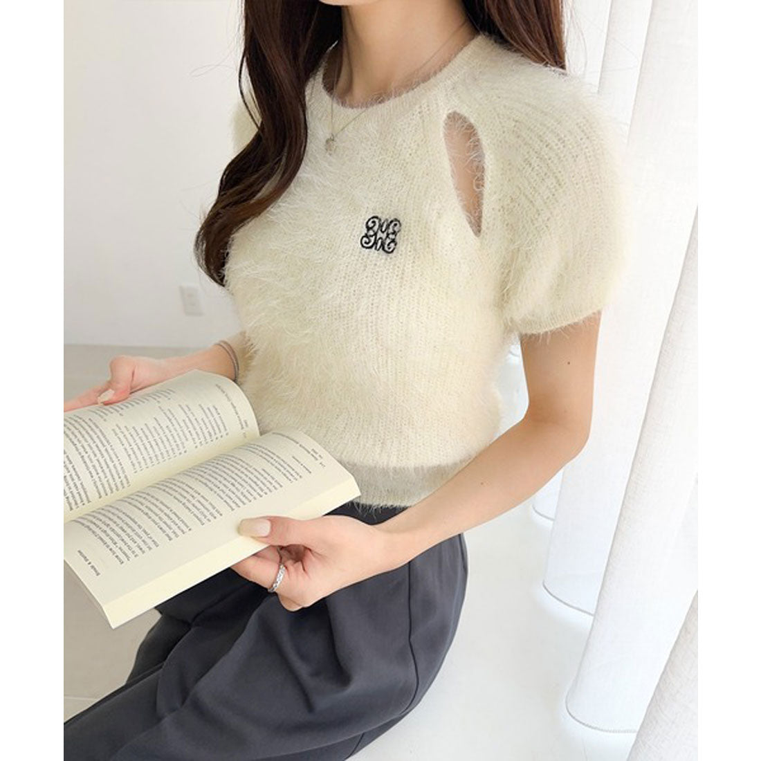 クラシカルエルフ Classical Elf 【mily bilet】ふんわり大人ガーリーな雰囲気。胸刺繍肩スリット半袖シャギーニットプルオーバー （アイボリー） アイボリー