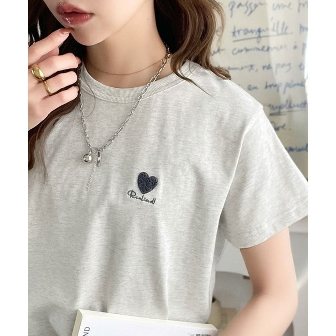 クラシカルエルフ Classical Elf トレンドをまとう。綿100％シルケット風ハート胸サガラ刺繍Tシャツ（半袖） （オートミール） オートミール