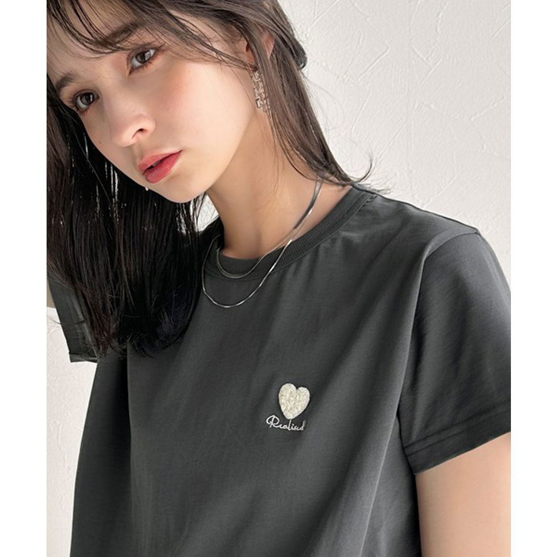 クラシカルエルフ Classical Elf トレンドをまとう。綿100％シルケット風ハート胸サガラ刺繍Tシャツ（半袖） （チャコール） チャコール