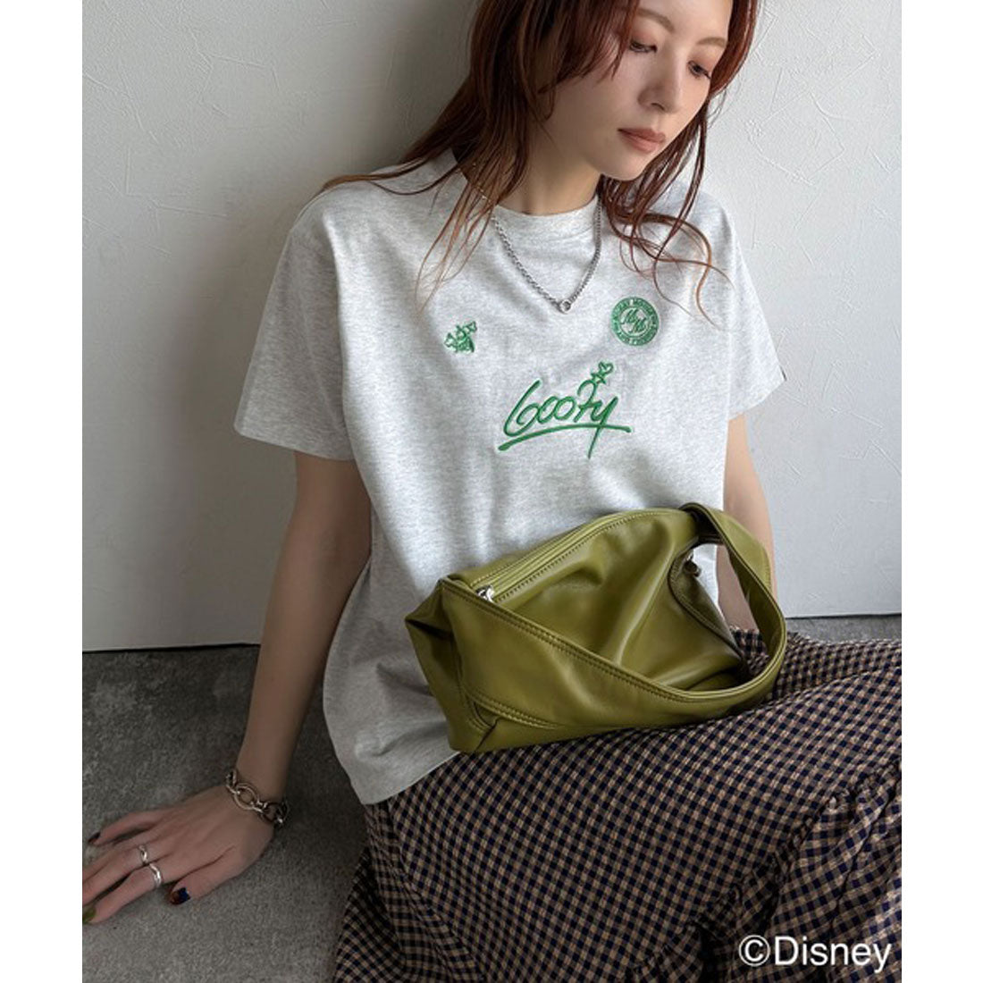 クラシカルエルフ Classical Elf 大人女子必見！ 綿100％「ディズニー」サイン風刺繍Tシャツ（半袖） （オートミール×Dグーフィー） オートミール×Dグーフィー