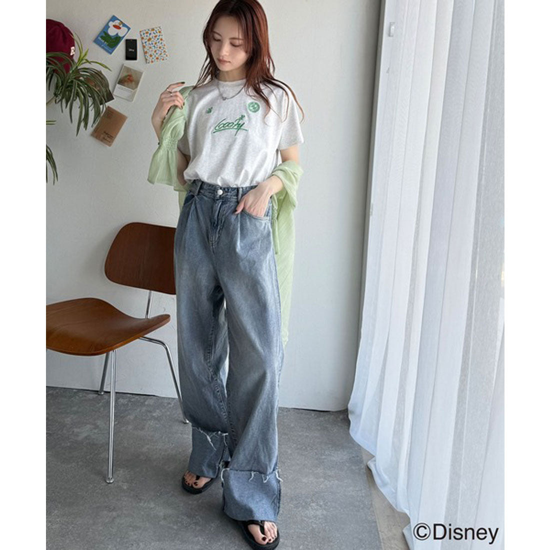 クラシカルエルフ Classical Elf 大人女子必見！ 綿100％「ディズニー」サイン風刺繍Tシャツ（半袖） （オートミール×Dグーフィー） オートミール×Dグーフィー