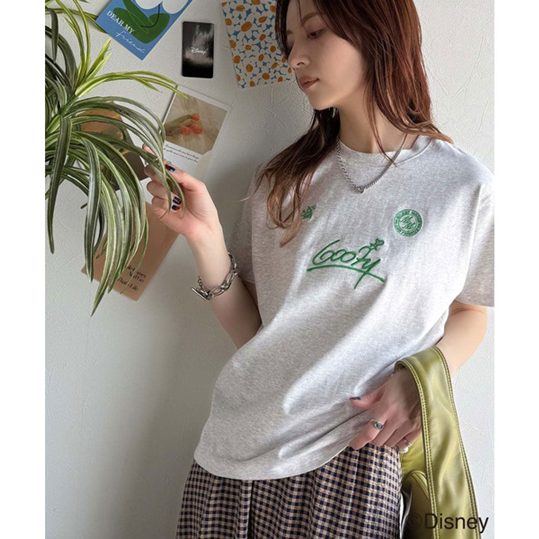 クラシカルエルフ Classical Elf 大人女子必見！ 綿100％「ディズニー」サイン風刺繍Tシャツ（半袖） （オートミール×Dグーフィー） オートミール×Dグーフィー