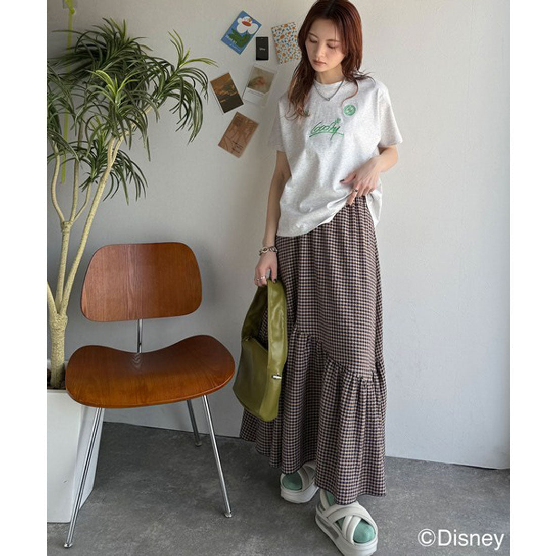 クラシカルエルフ Classical Elf 大人女子必見！ 綿100％「ディズニー」サイン風刺繍Tシャツ（半袖） （オートミール×Dグーフィー） オートミール×Dグーフィー