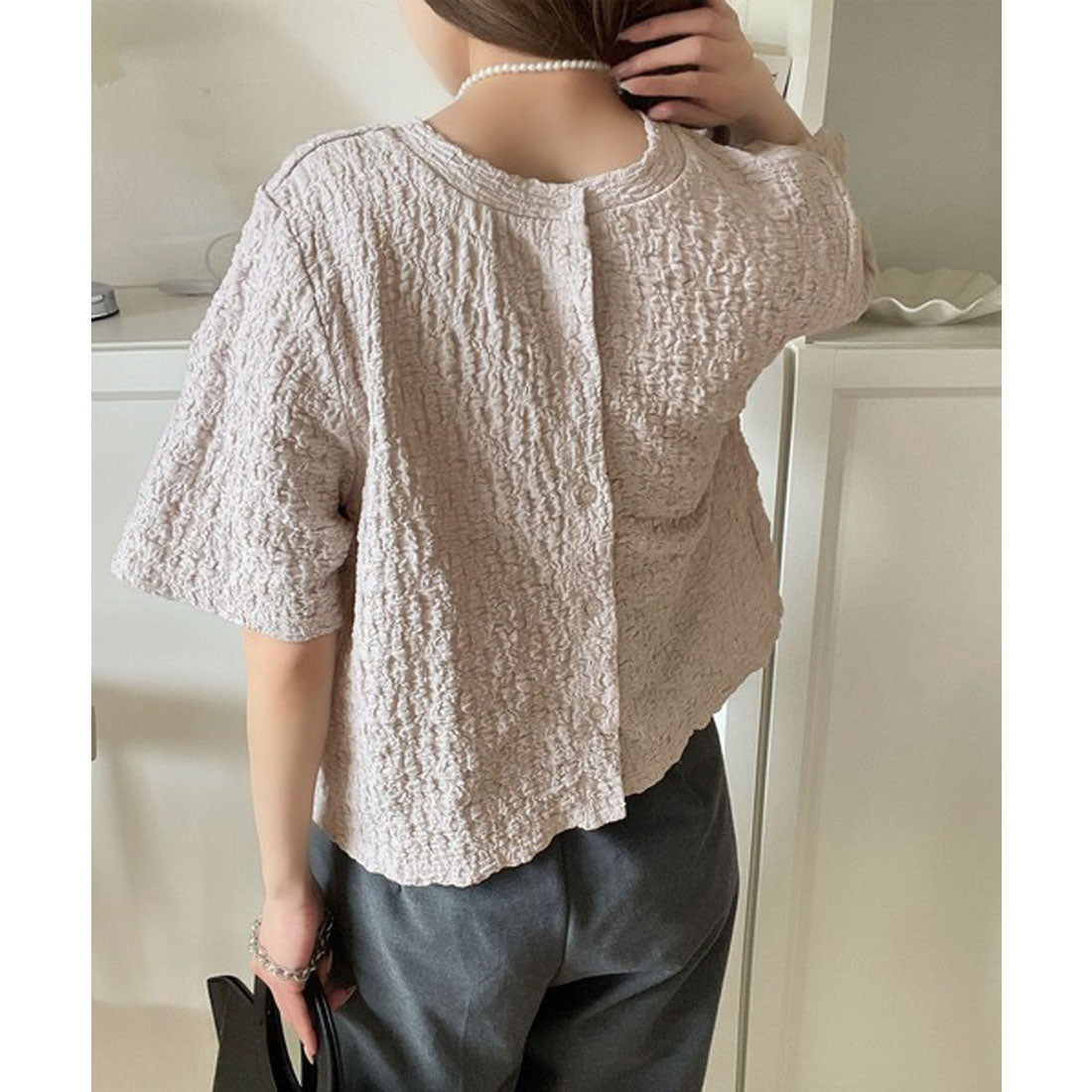 クラシカルエルフ Classical Elf ラフに着てもサマになる！前後2wayクラッシュジャカードノーカラーブラウス（半袖） （グレージュ） グレージュ