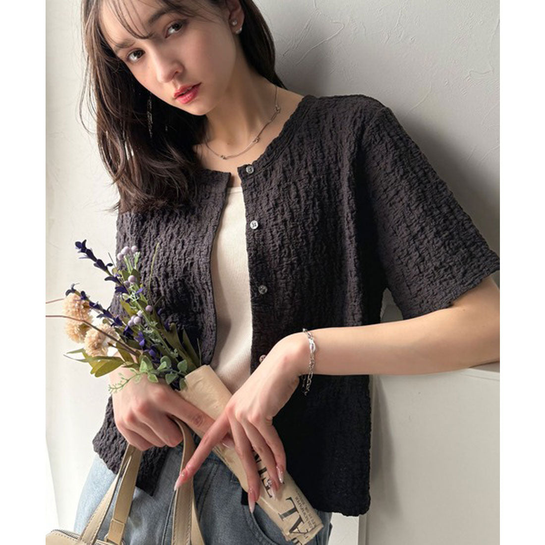 クラシカルエルフ Classical Elf ラフに着てもサマになる！前後2wayクラッシュジャカードノーカラーブラウス（半袖） （グレージュ） グレージュ