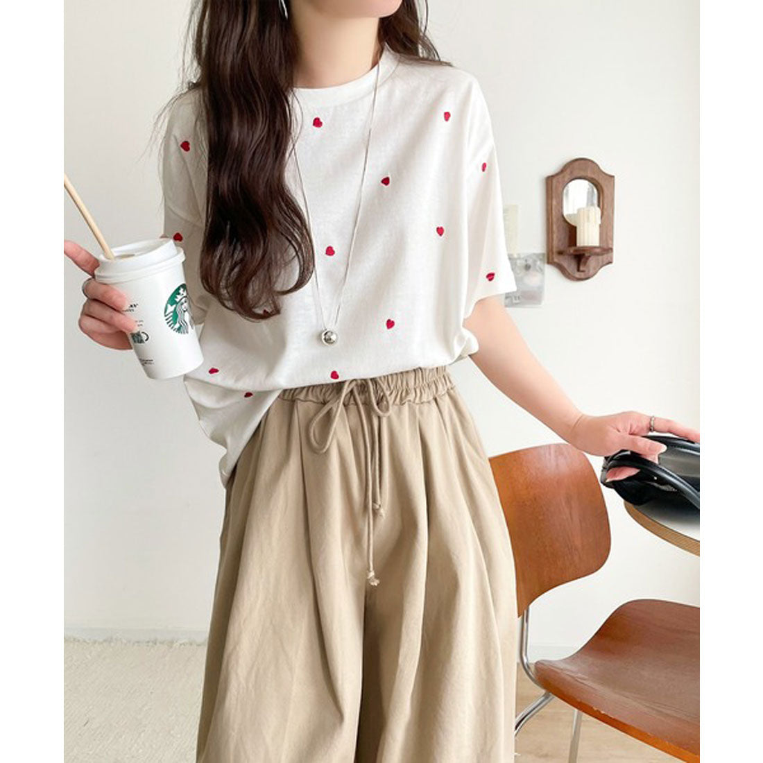 クラシカルエルフ Classical Elf 《JaVaジャバコラボ》春夏のカジュアルに、大人の“可愛い”をプラス。ミニハート刺繍Tシャツ（半袖） （オフホワイト×レッド） オフホワイト×レッド