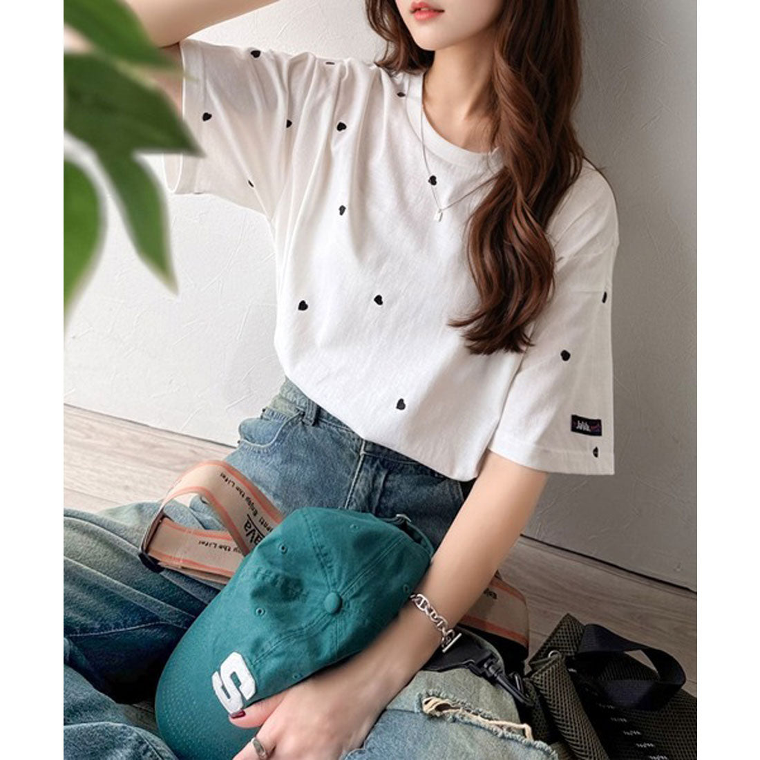 クラシカルエルフ Classical Elf 《JaVaジャバコラボ》春夏のカジュアルに、大人の“可愛い”をプラス。ミニハート刺繍Tシャツ（半袖） （オフホワイト×レッド） オフホワイト×レッド