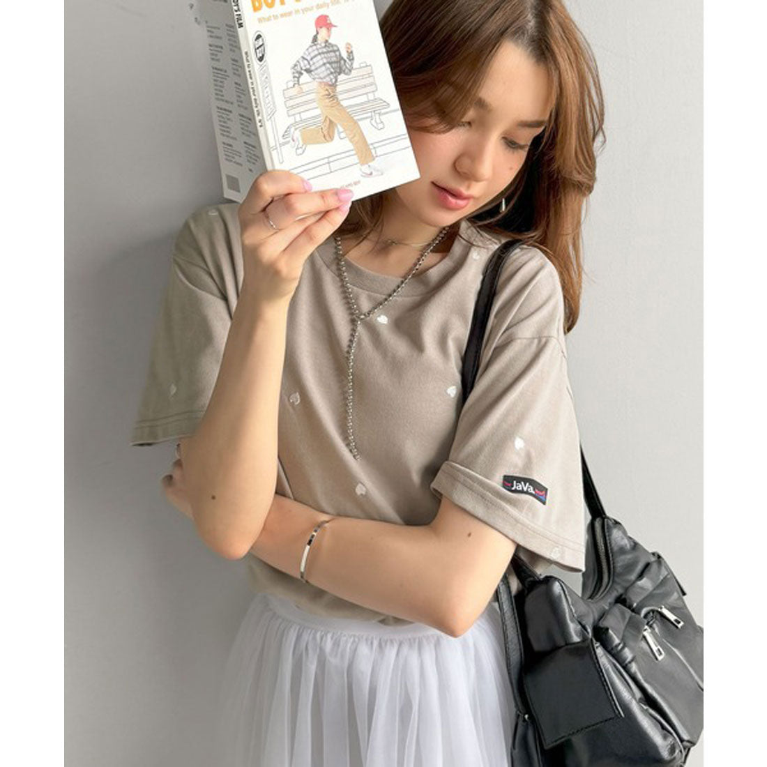 クラシカルエルフ Classical Elf 《JaVaジャバコラボ》春夏のカジュアルに、大人の“可愛い”をプラス。ミニハート刺繍Tシャツ（半袖） （オフホワイト×レッド） オフホワイト×レッド