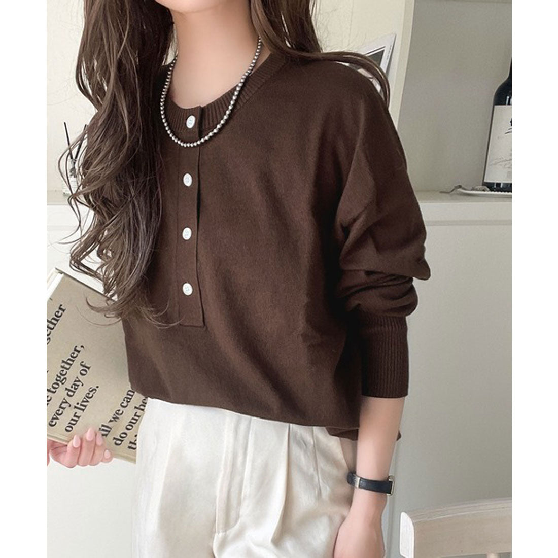 クラシカルエルフ Classical Elf ニットのぬくもりに、少しのアクセント。前後2wayヘンリーネックニットプルオーバー（長袖） （アイボリー） アイボリー