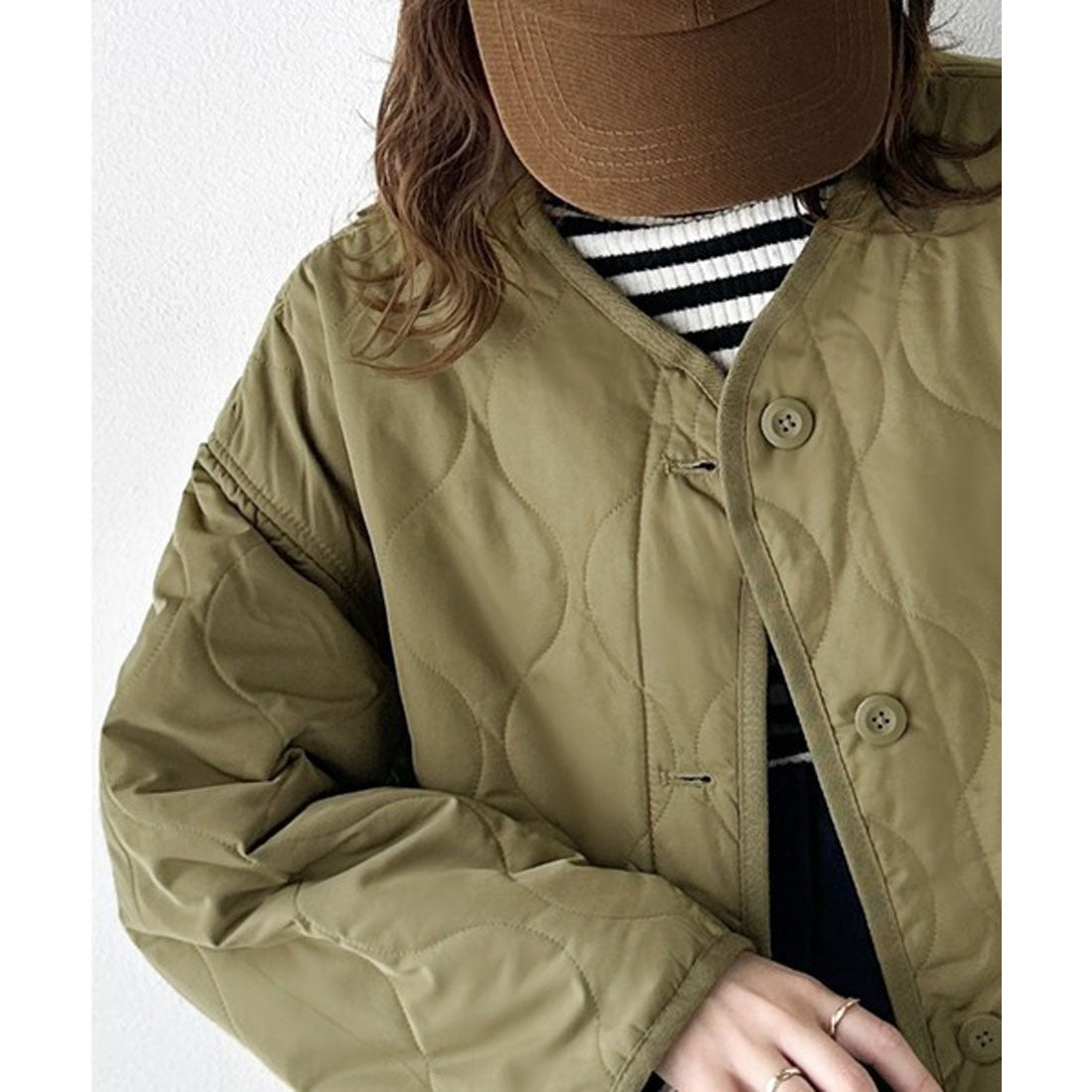 クラシカルエルフ Classical Elf ミドル丈ノーカラー無地波型キルティングジャケット （マスタード） マスタード