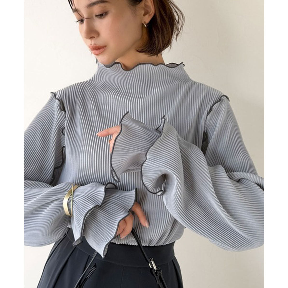 クラシカルエルフ Classical Elf 袖のニュアンスで魅せる♪前後2way袖フリル配色メロウプリーツトップス（長袖） （アイボリー） アイボリー