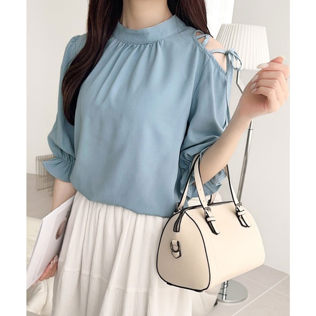 クラシカルエルフ Classical Elf 【mily bilet】大人の肌見せ。前後2way肩開きリボン使いバンドカラーブラウス(フリル) （ブルー） ブルー