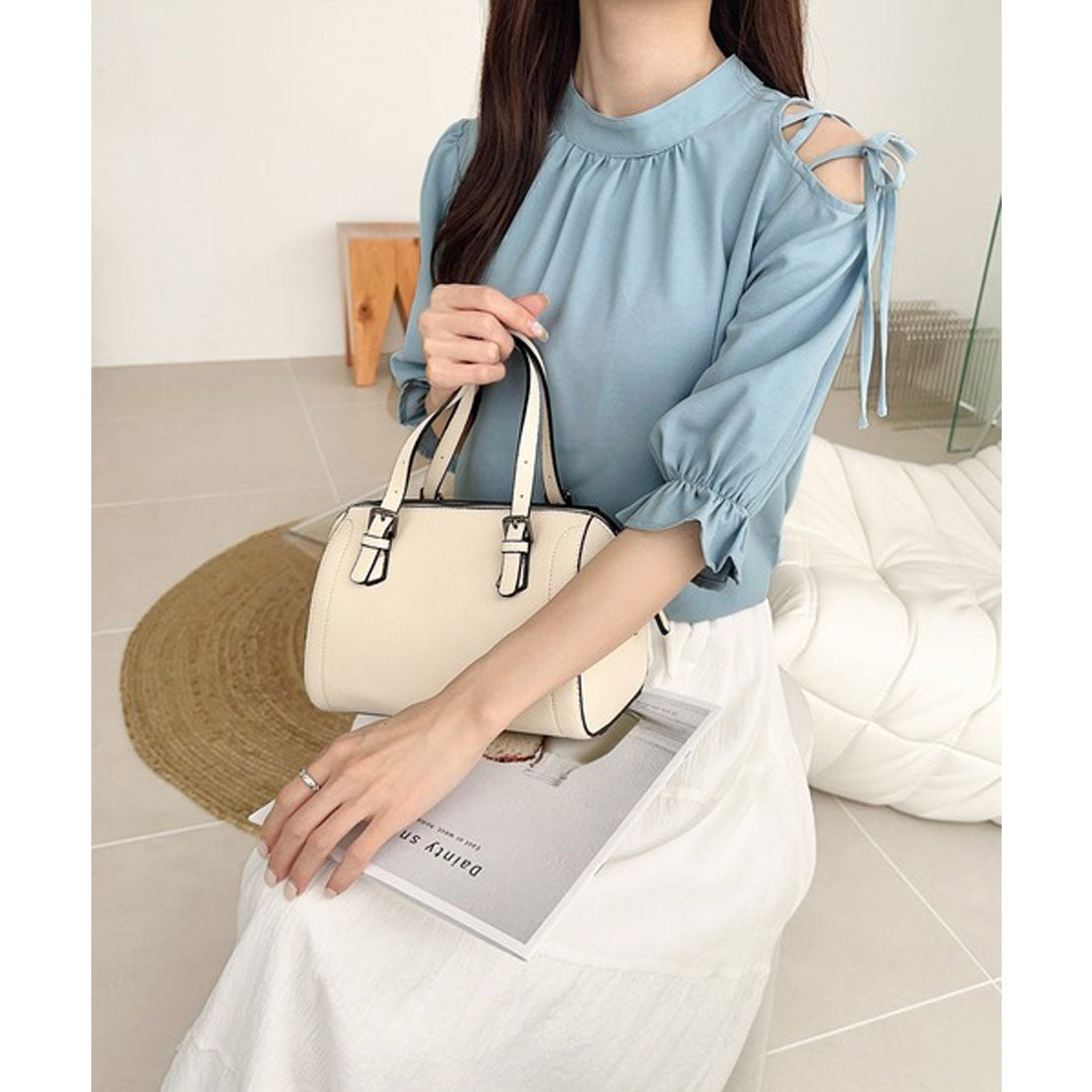 クラシカルエルフ Classical Elf 【mily bilet】大人の肌見せ。前後2way肩開きリボン使いバンドカラーブラウス(フリル) （ブルー） ブルー