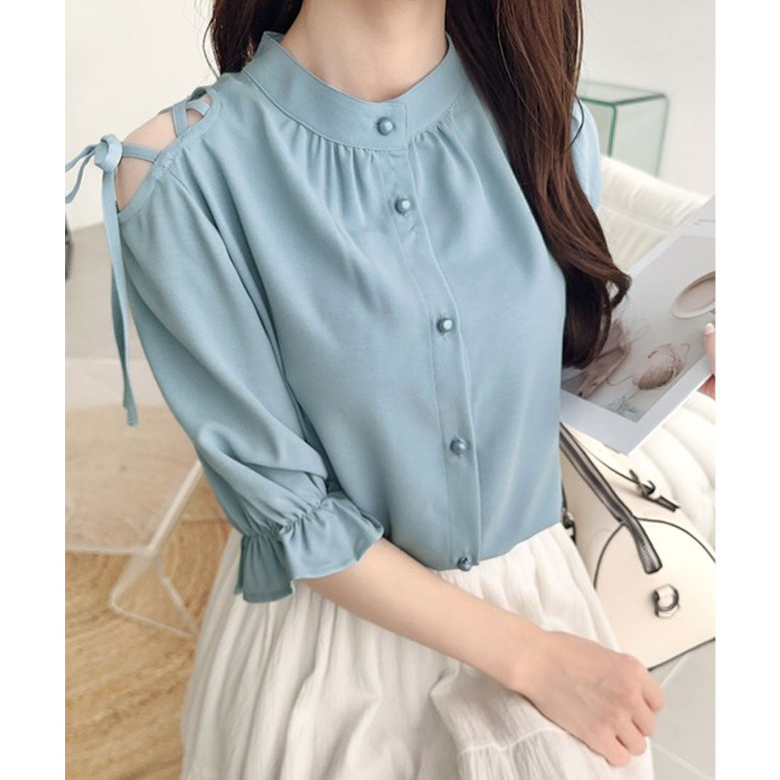 クラシカルエルフ Classical Elf 【mily bilet】大人の肌見せ。前後2way肩開きリボン使いバンドカラーブラウス(フリル) （ブルー） ブルー