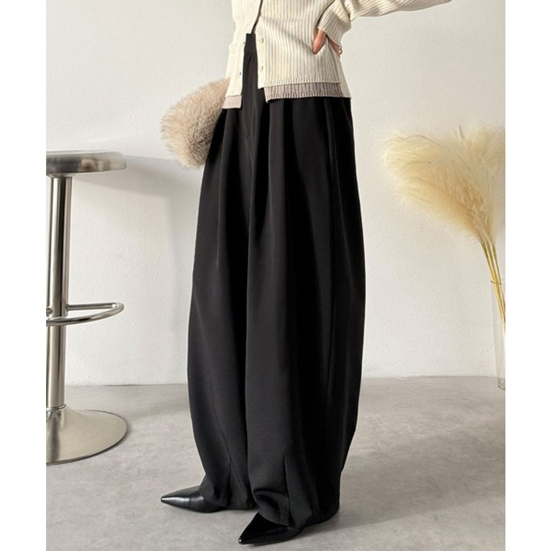 クラシカルエルフ Classical Elf 【防シワ、ウォッシャブル機能付き】ONもOFFも。高機能タックワイドカーブシルエットスラックスパンツ （ブラック） ブラック