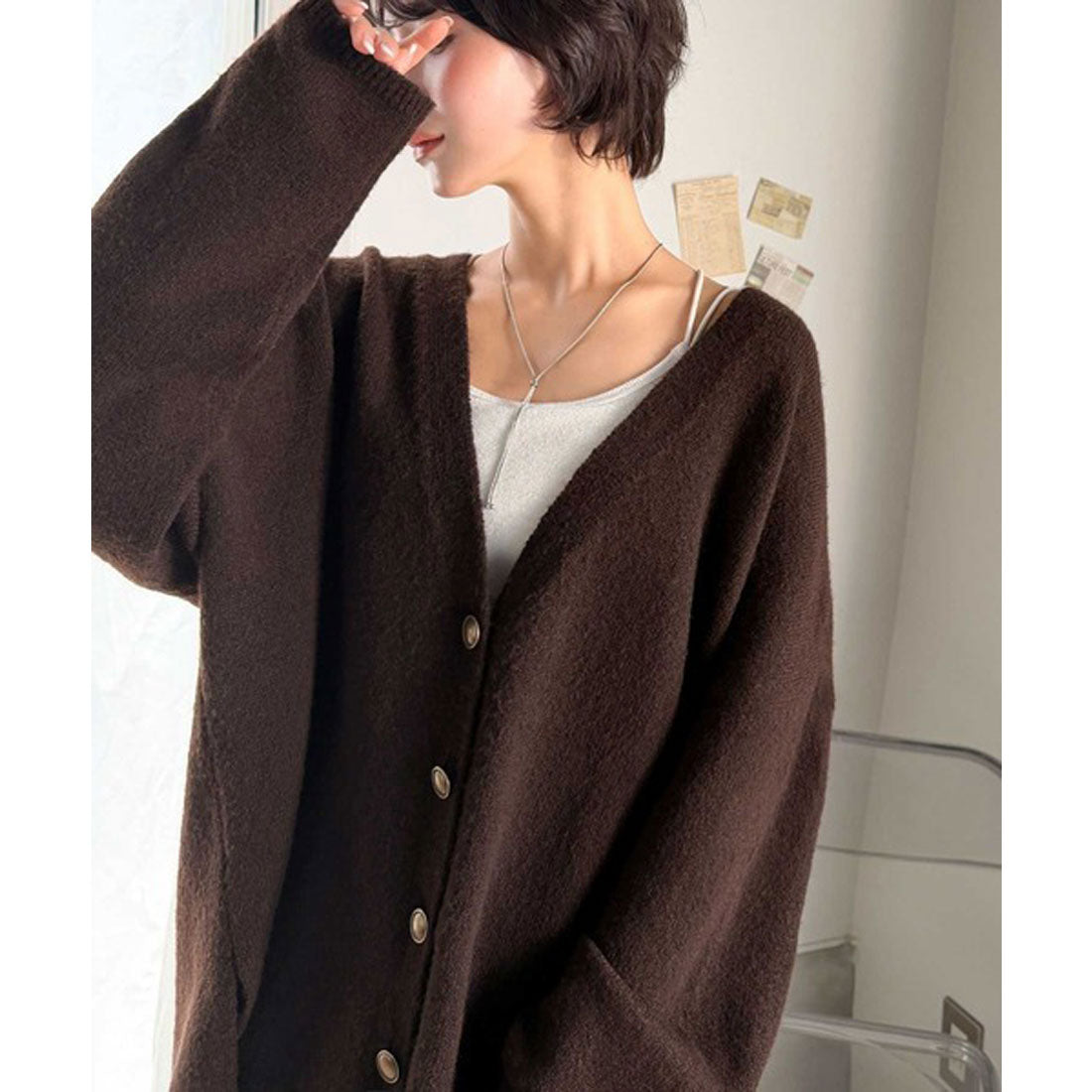 クラシカルエルフ Classical Elf ふんわり包み込む暖かさ。ゴールドボタン使いオーバーサイズVネックニットカーディガン（長袖） （ブラウン） ブラウン