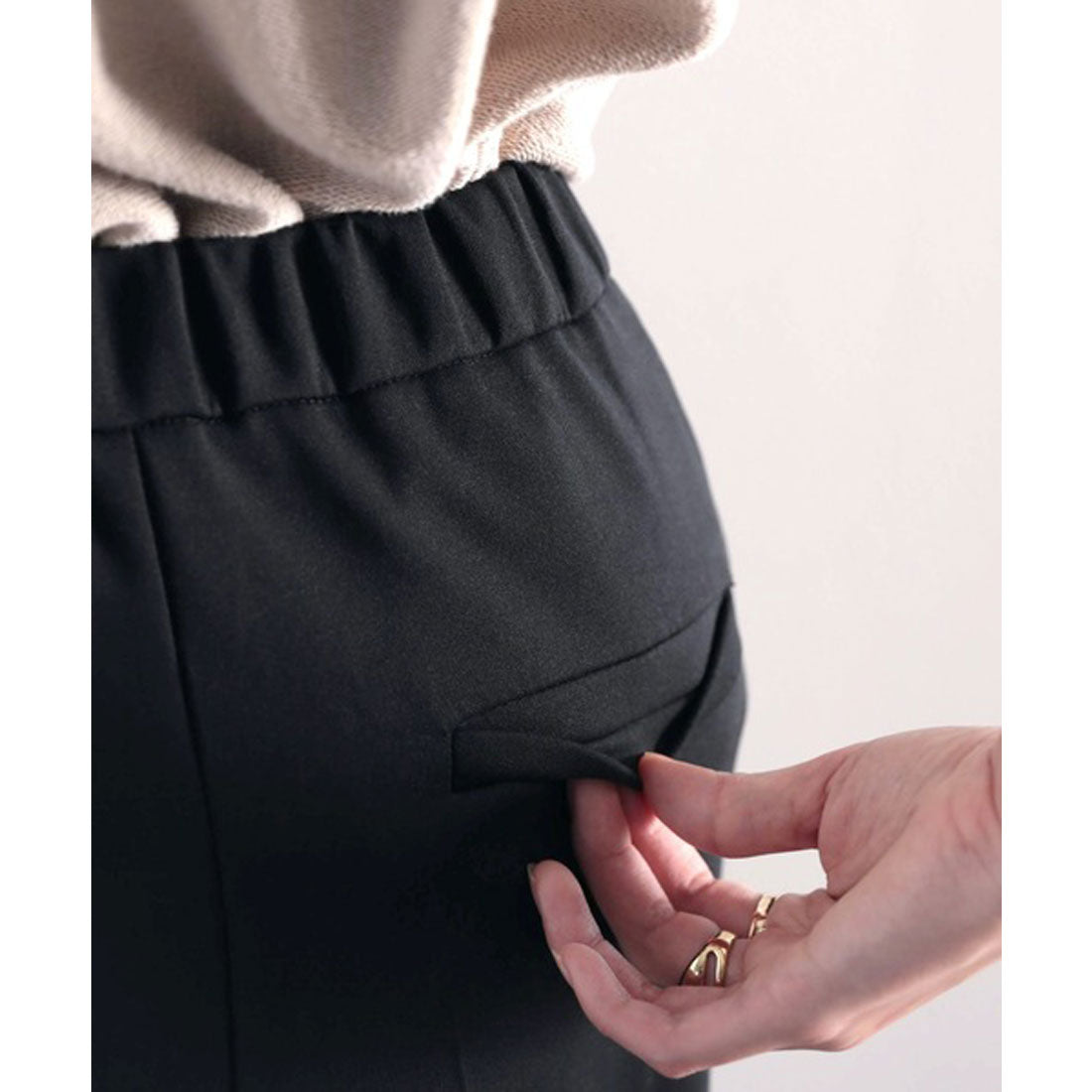 クラシカルエルフ Classical Elf センタープレスが今っぽい。マニッシュなカットフレアパンツ。