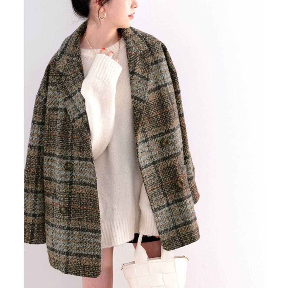 Classical Elf A retro item that will be a highlight of your outfit. A double-breasted jacket coat with a boucle brushed check pattern.