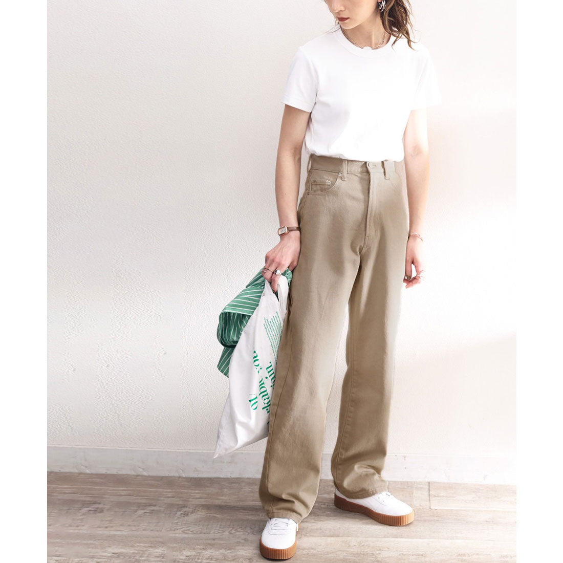 ゆったりハイウエストワイドストレート無地デニム＆チノパンツ