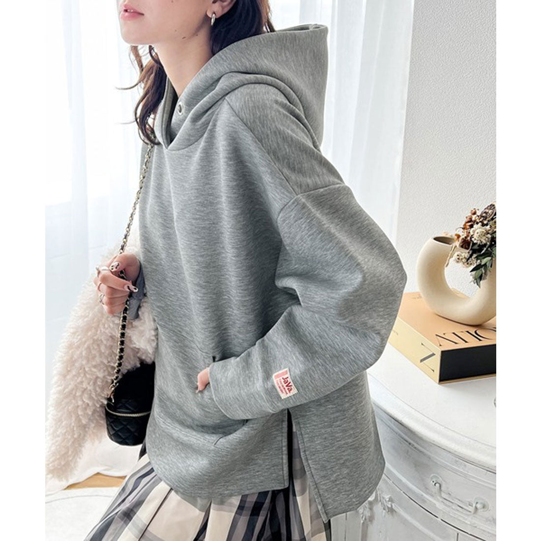 Classical Elf 《JaVa Collaboration》 Smooth & Glossy. Cardboard Knit Kangaroo Pocket Hoodie