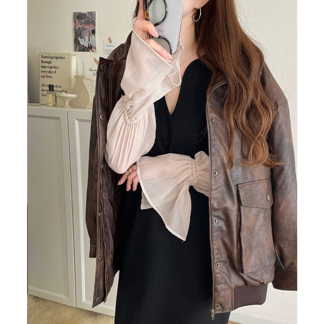 Classical Elf [mily bilet] Achieve the latest fashion. Sheer sleeve switching candy sleeve V-neck dress