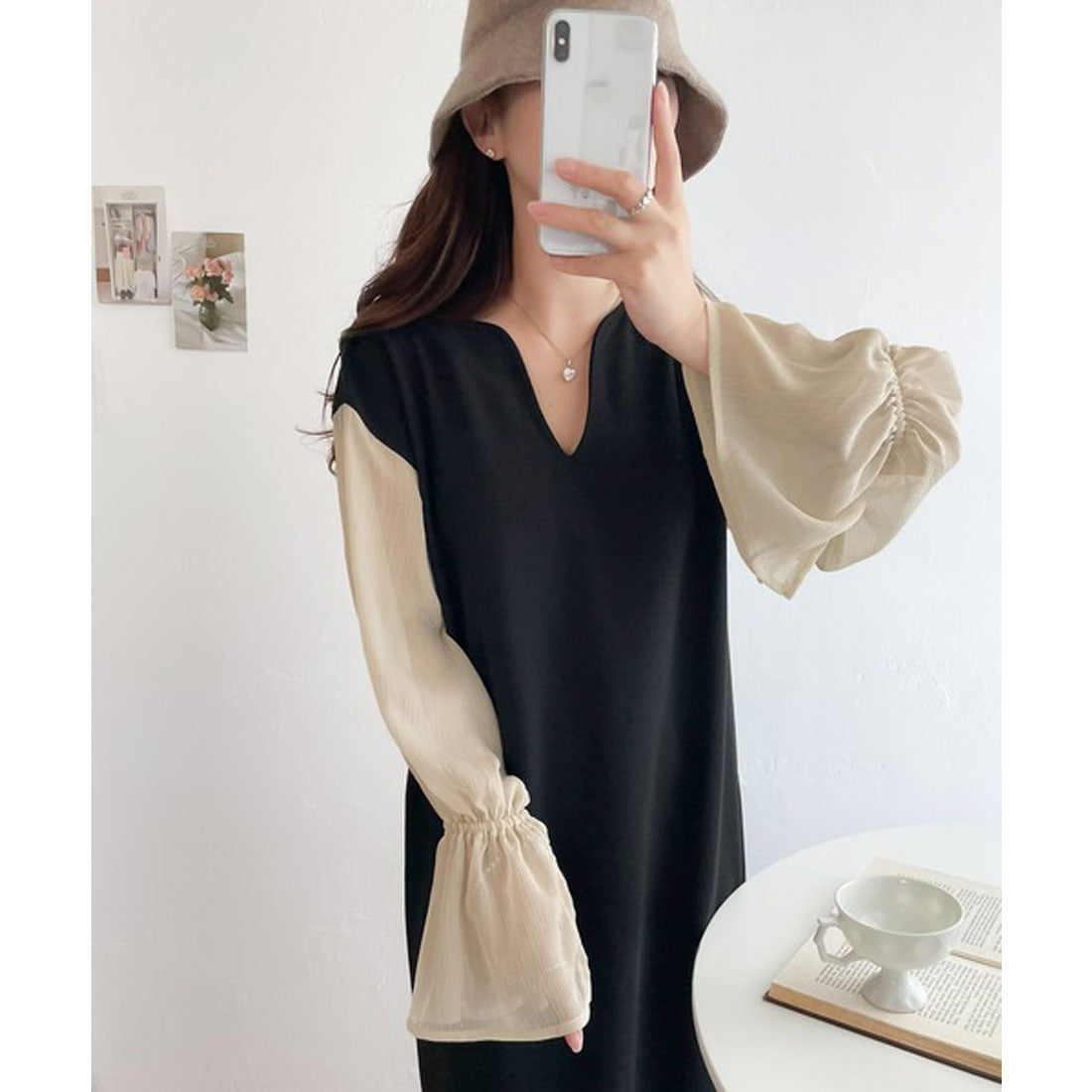 Classical Elf [mily bilet] Achieve the latest fashion. Sheer sleeve switching candy sleeve V-neck dress