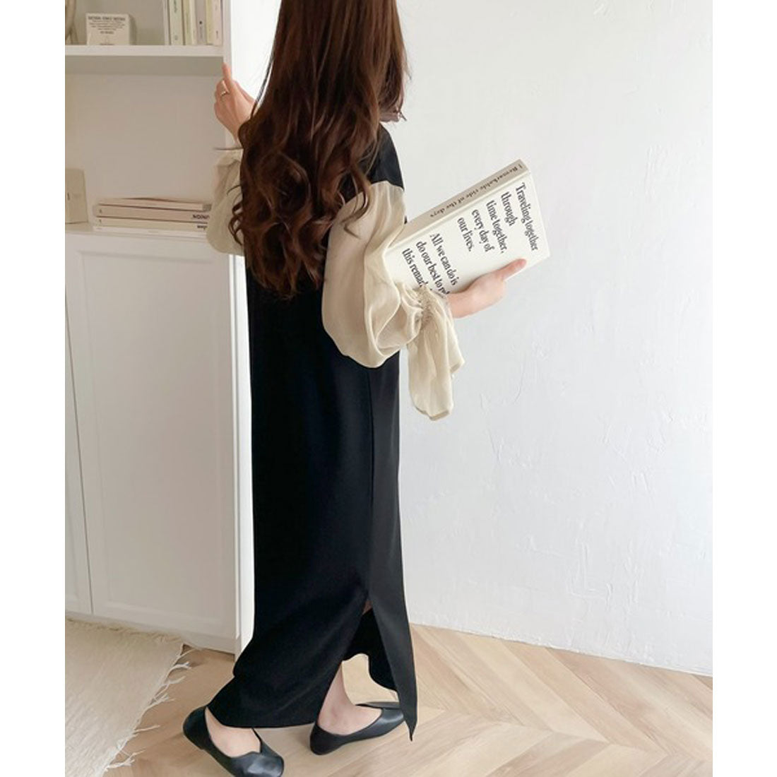 Classical Elf [mily bilet] Achieve the latest fashion. Sheer sleeve switching candy sleeve V-neck dress
