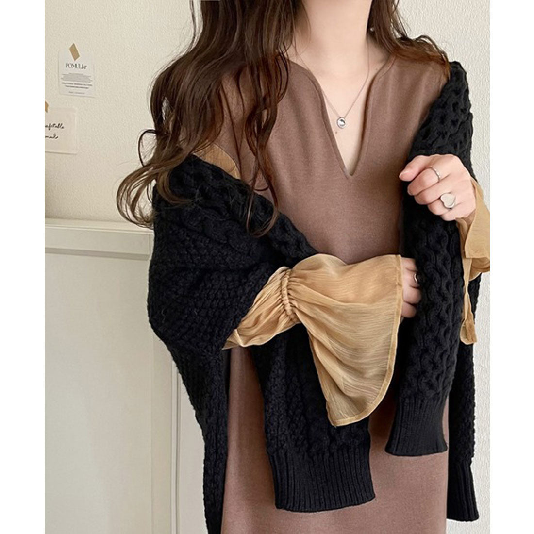 Classical Elf [mily bilet] Achieve the latest fashion. Sheer sleeve switching candy sleeve V-neck dress
