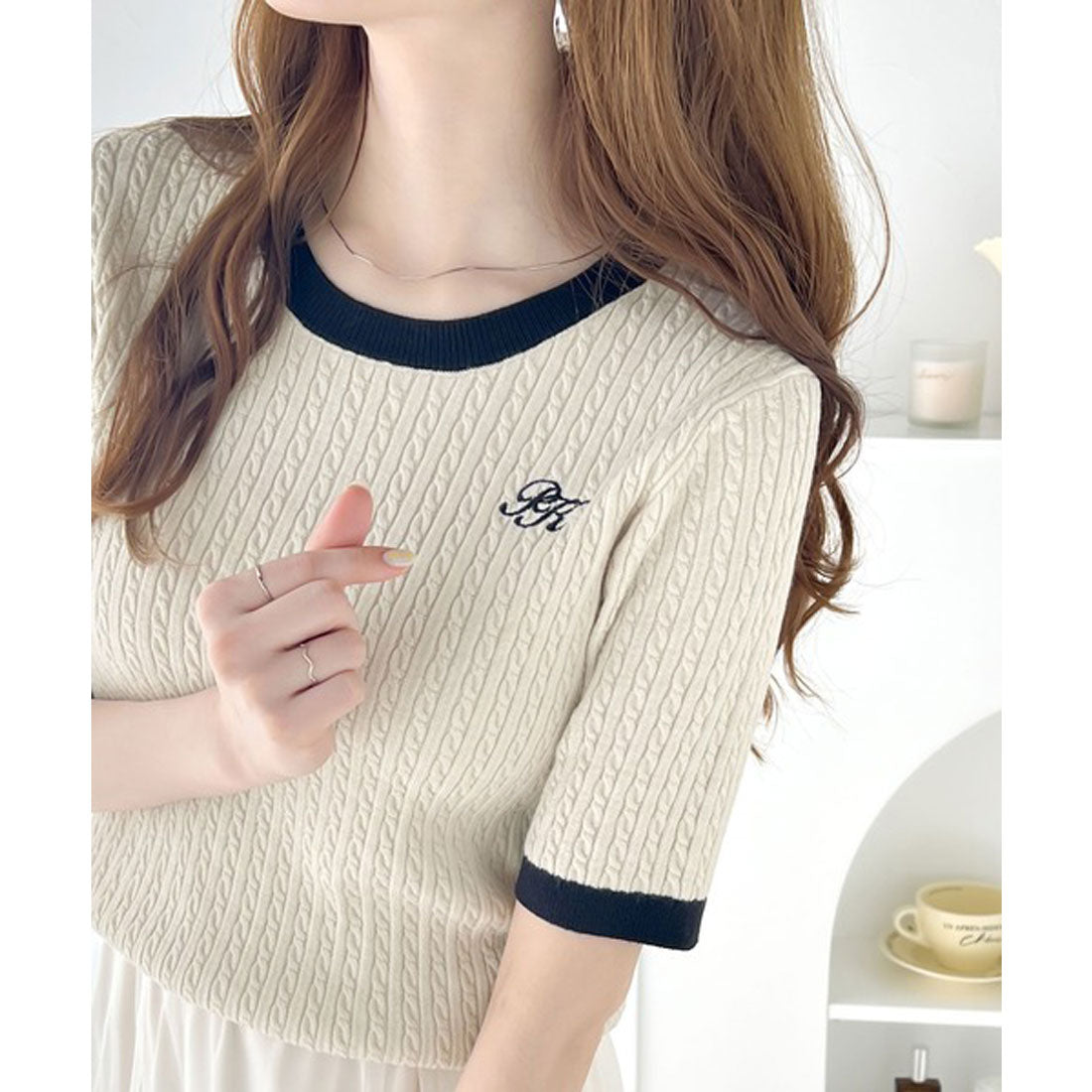 Classical Elf Retro cute versatile knit. Cable knit embroidered short sleeve knit pullover.