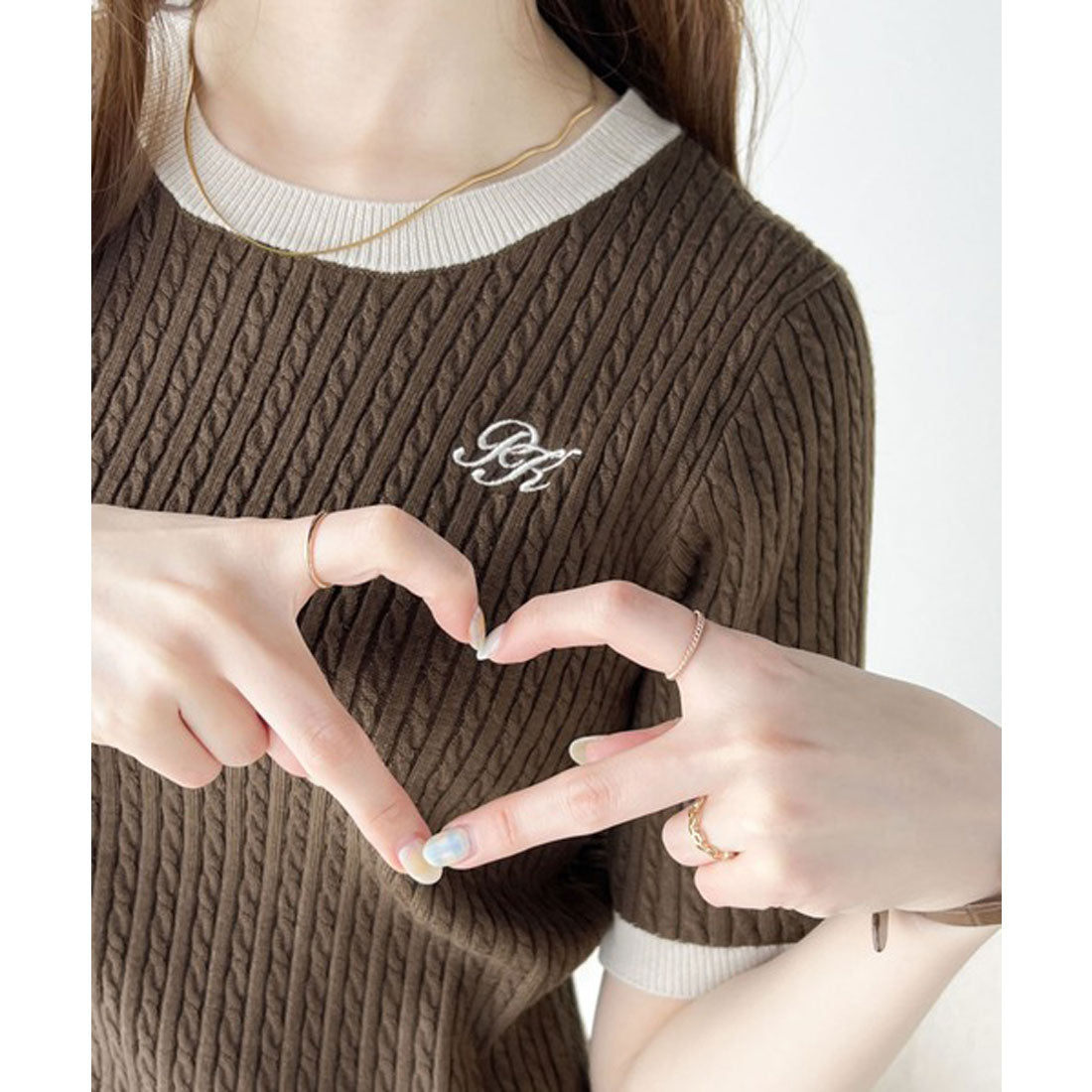 Classical Elf Retro cute versatile knit. Cable knit embroidered short sleeve knit pullover.