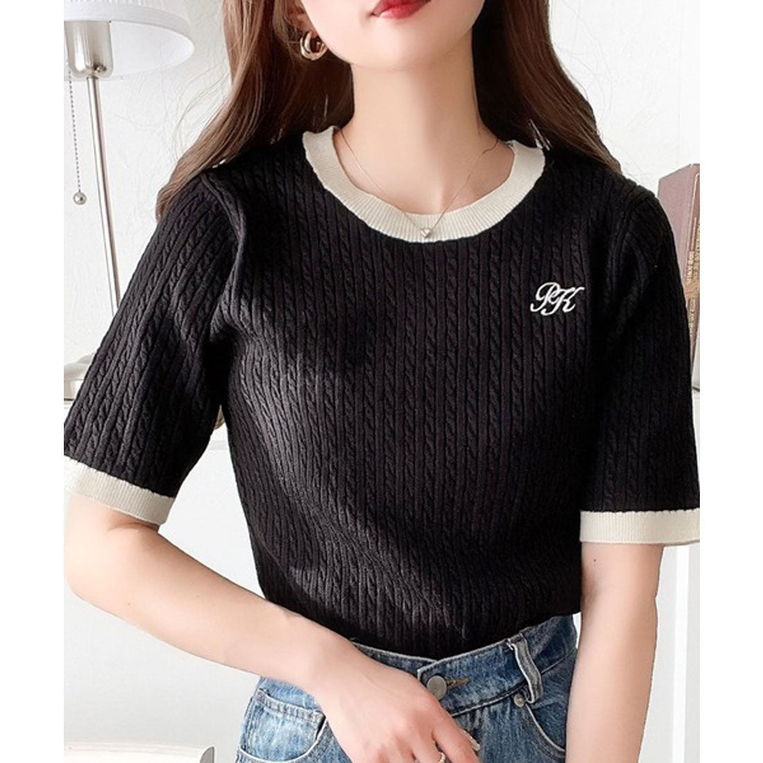 Classical Elf Retro cute versatile knit. Cable knit embroidered short sleeve knit pullover.