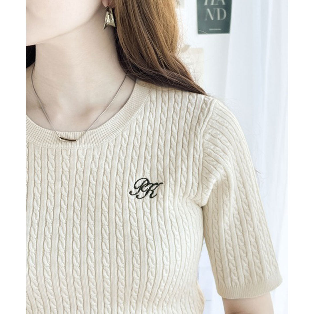 Classical Elf Retro cute versatile knit. Cable knit embroidered short sleeve knit pullover.