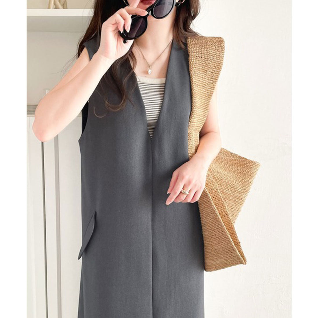 Classical Elf Elegant and relaxed style. V-neck dress with pocket